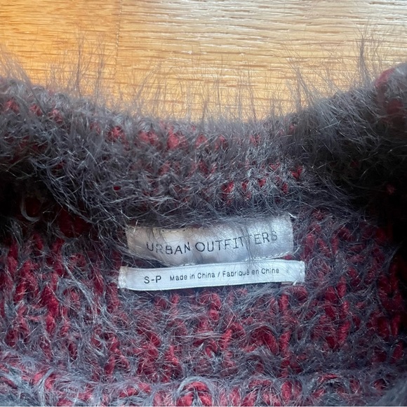 UO Fuzzy Sweater - Picture 5 of 6